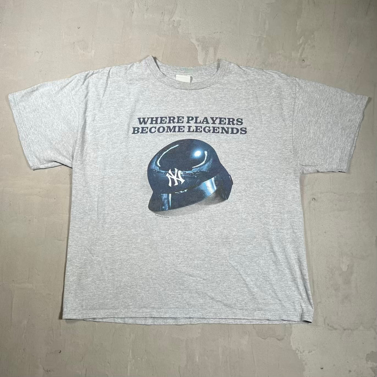 2007 Yankees Where Players Become Legends Helmet Grey Tee Size Large USED v20096