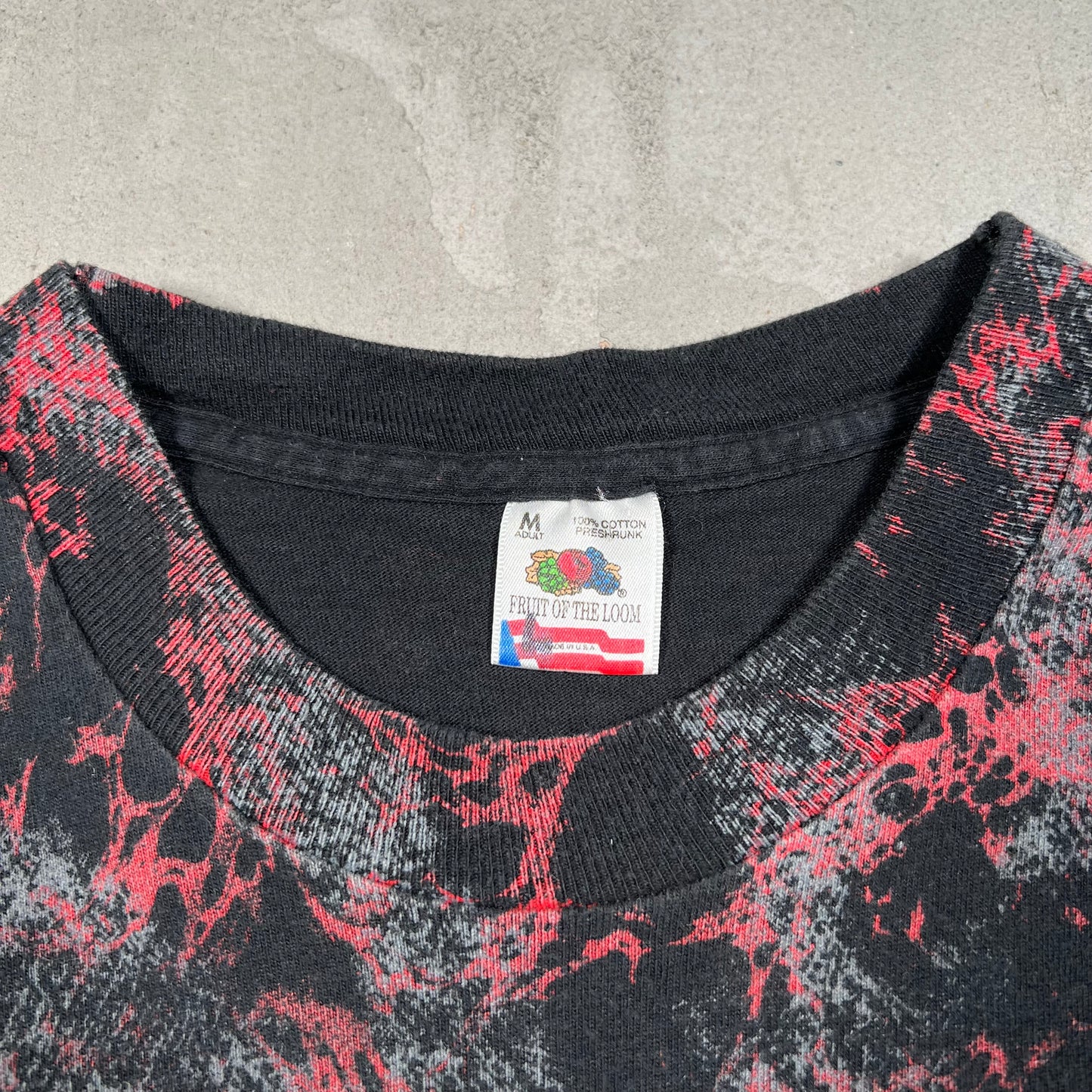 1994 Wisconsin Badgers AOP Black Tee Size Medium USED v18048