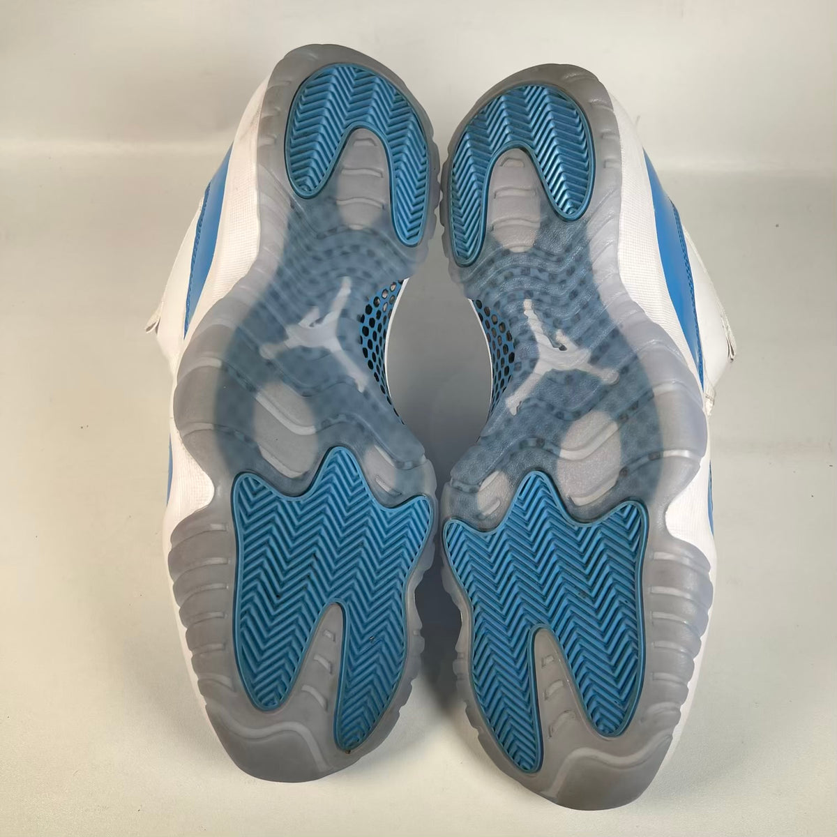Jordan 11 Low University Blue (2026) Size 12 USED s23360