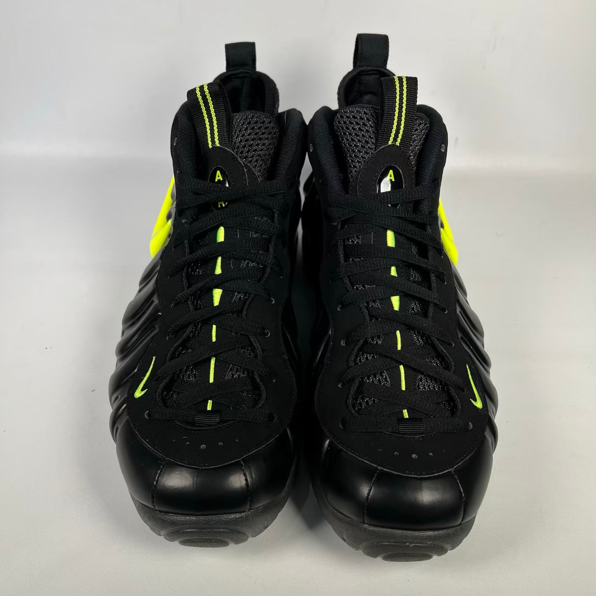 Nike Air Foamposite Pro Voltage (2026) Size 11.5 USED s23817