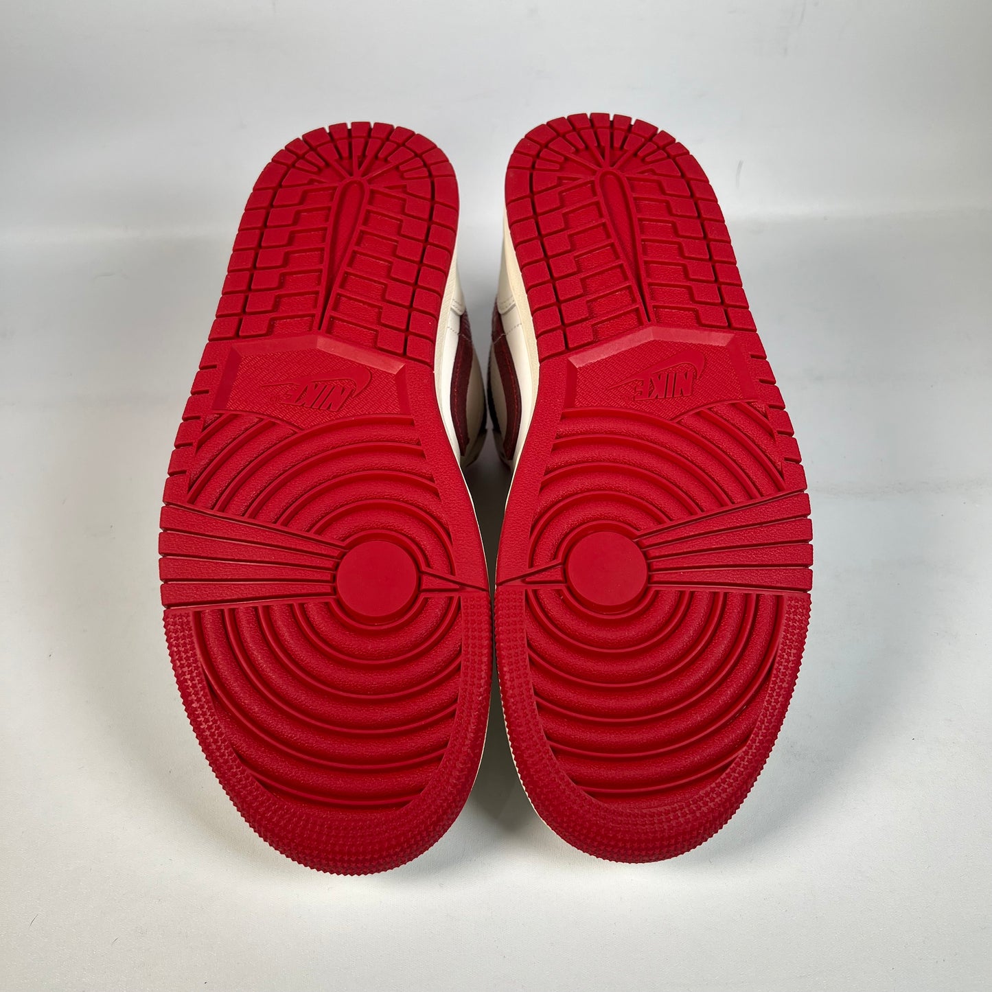 Jordan 1 Low Ruby (2024) Size 8.5M/10W NEW s22205