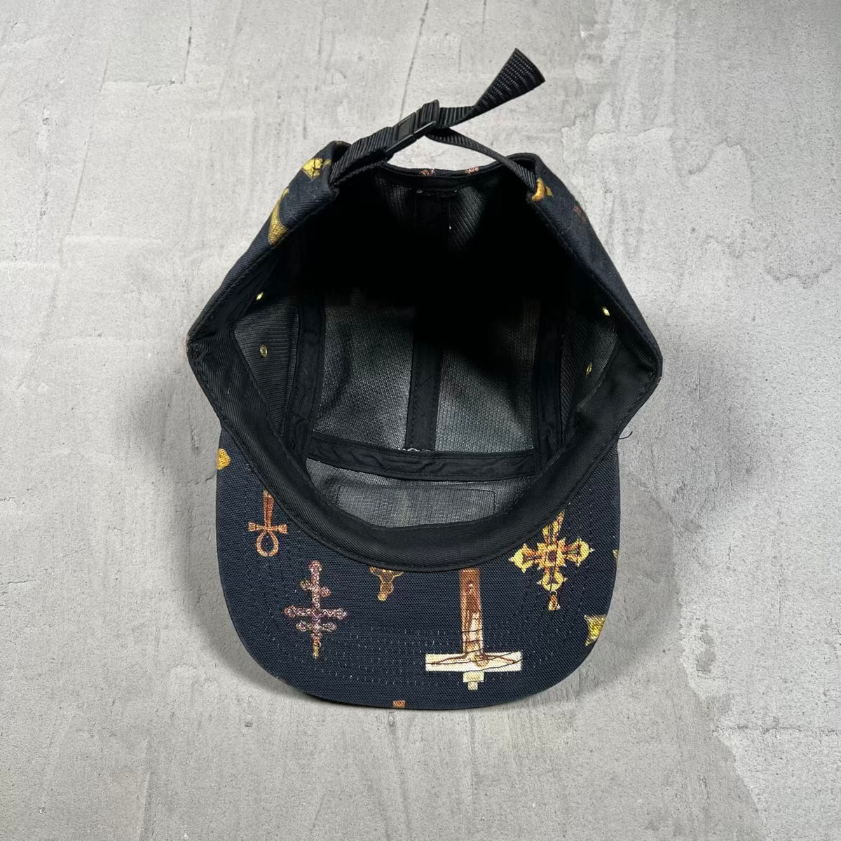 Supreme Crosses Camp Cap (2013) USED x18418