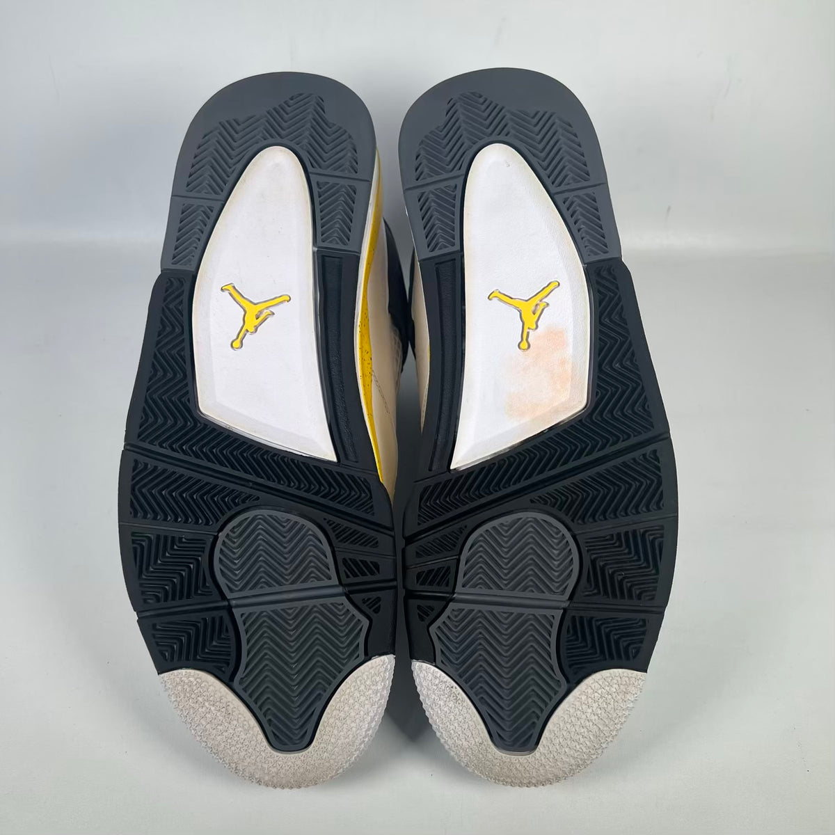 Jordan 4 Tour Yellow (2026) Size 12 USED s23768
