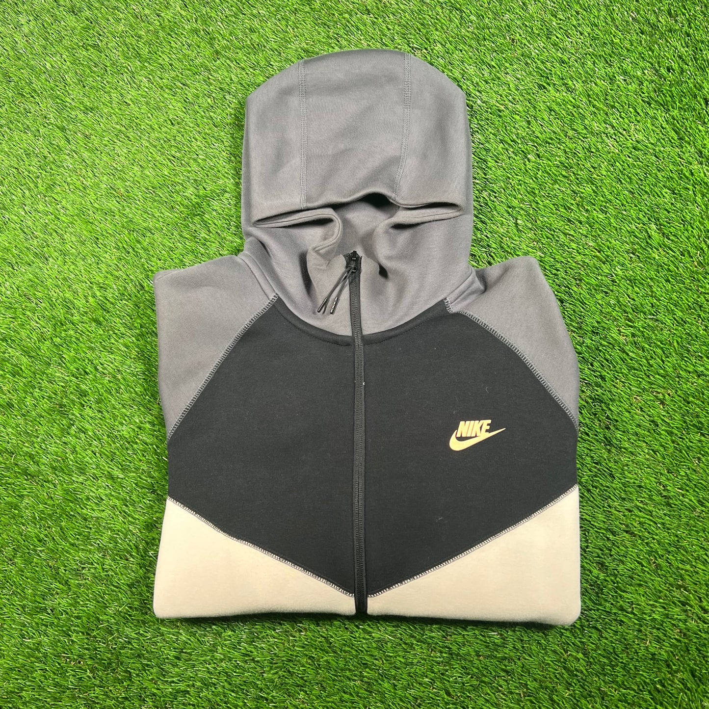 Nike Tech Grey/Black/White Zip Up Hoodie Size Large USED v17679