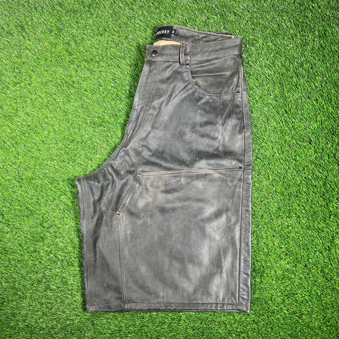 GV Gallery Raspberry Hills Brown Leather Double Knee Shorts Size Medium USED x15154