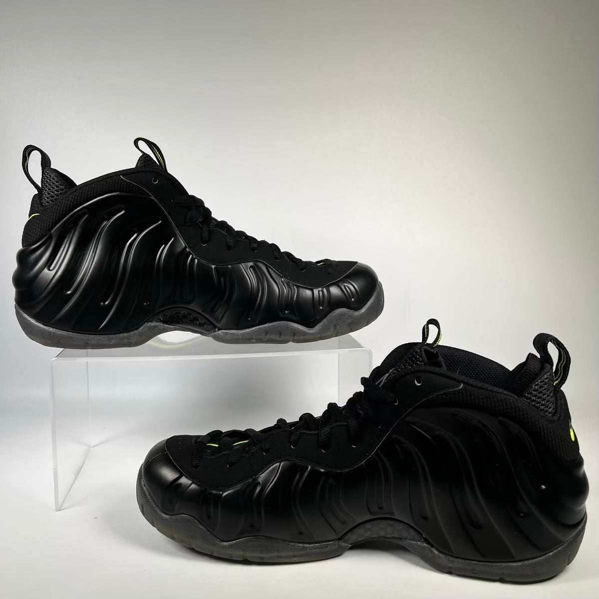 Nike Air Foamposite Pro Voltage (2026) Size 11.5 USED s23817