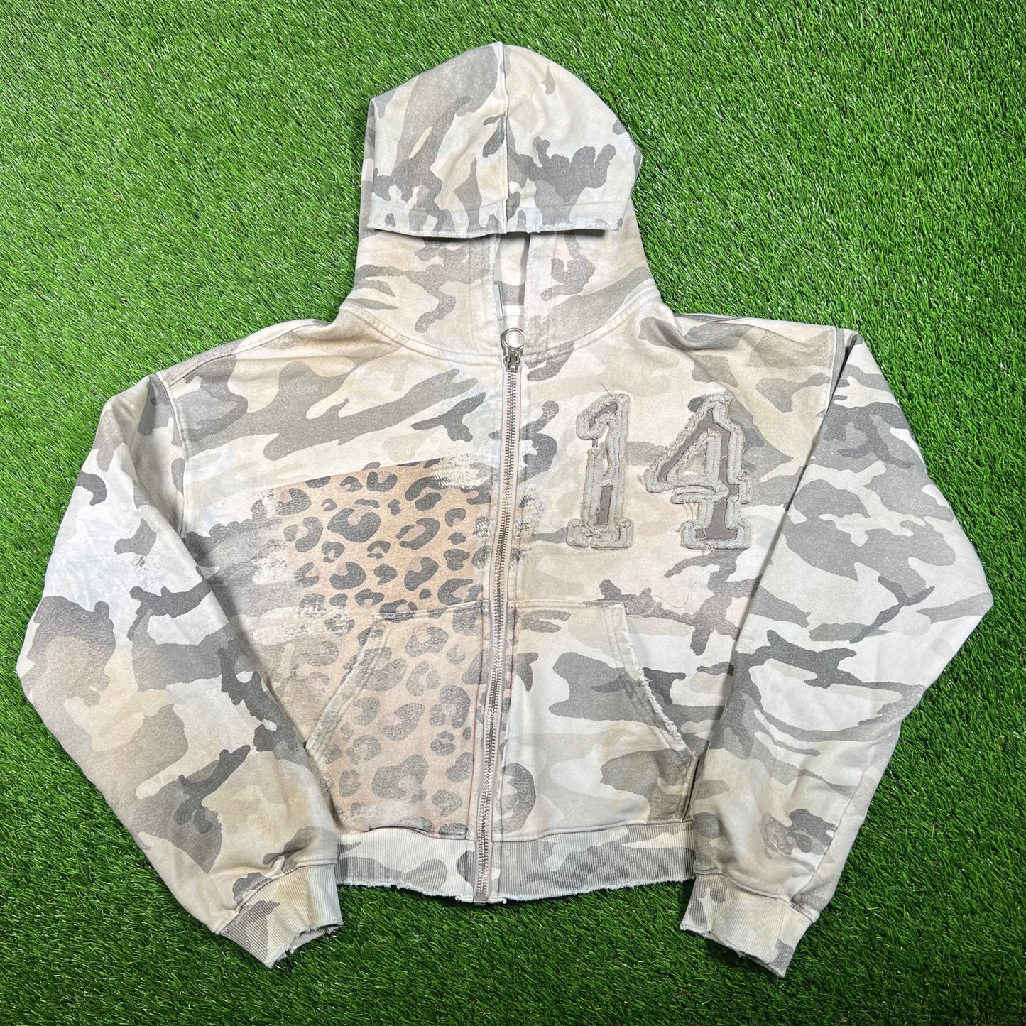 Vale Winter Camo Cheetah Print Zip Up Hoodie Size Small USED x15887