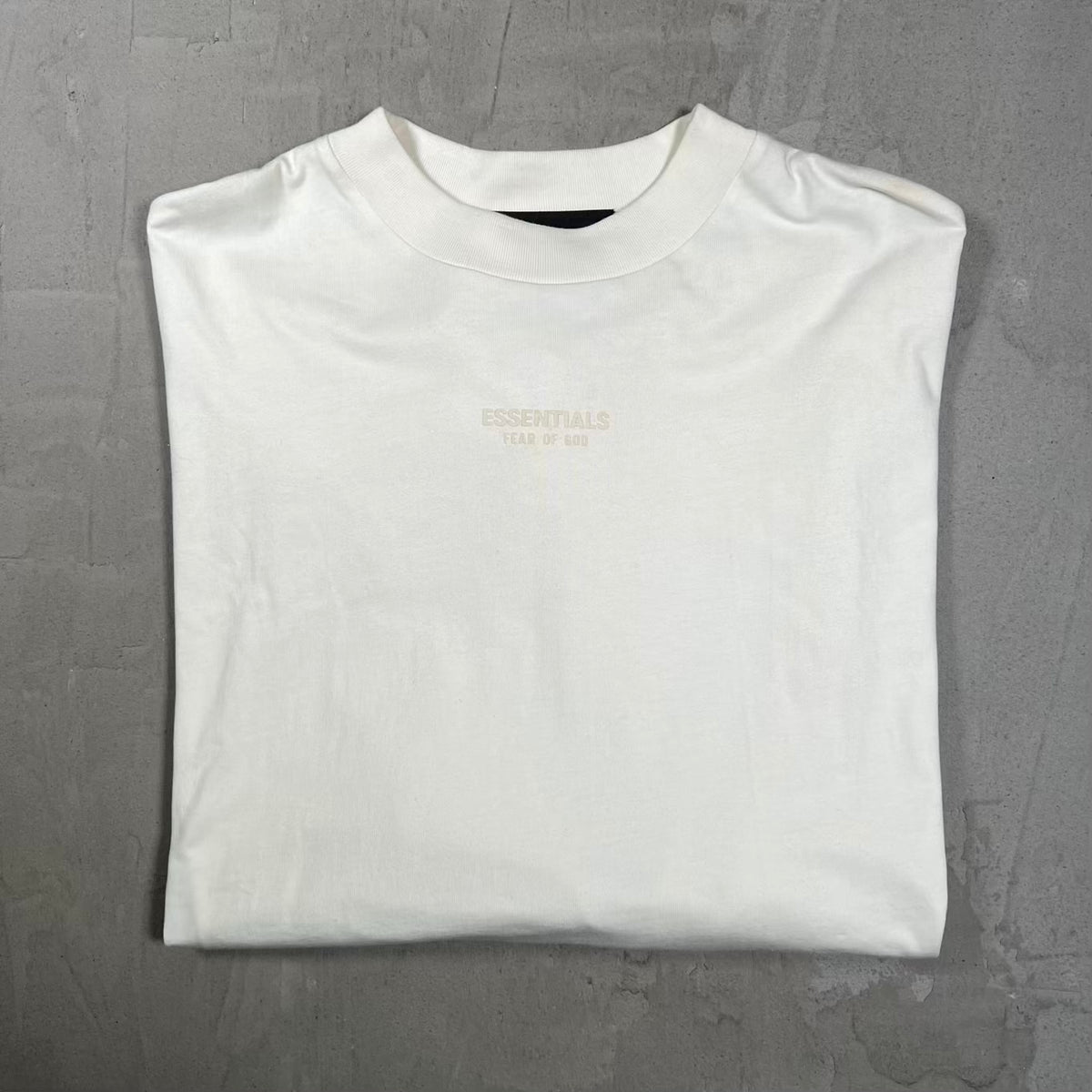 Essentails Fear Of God White LongSleeve Size Medium USED x18984