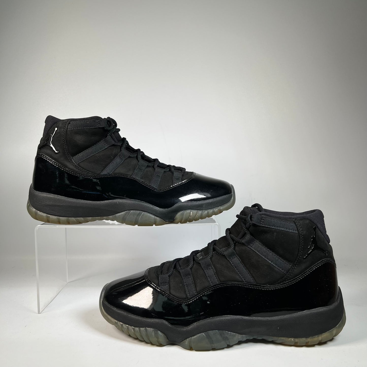 Jordan 11 Cap and Gown (2018) Size 10 USED s21196