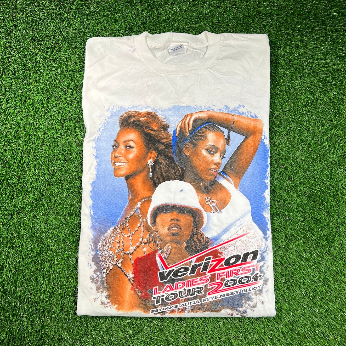2004 Verizon Ladies First White Tour Tee w/ Beyonce Size XL USED v18506