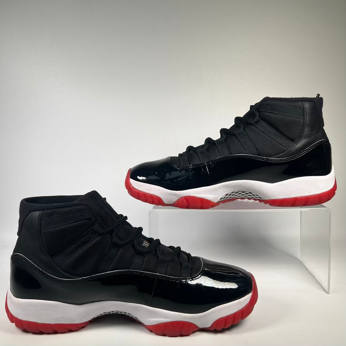 Jordan 11 Bred Playoffs (2019) Size 11 USED s23816