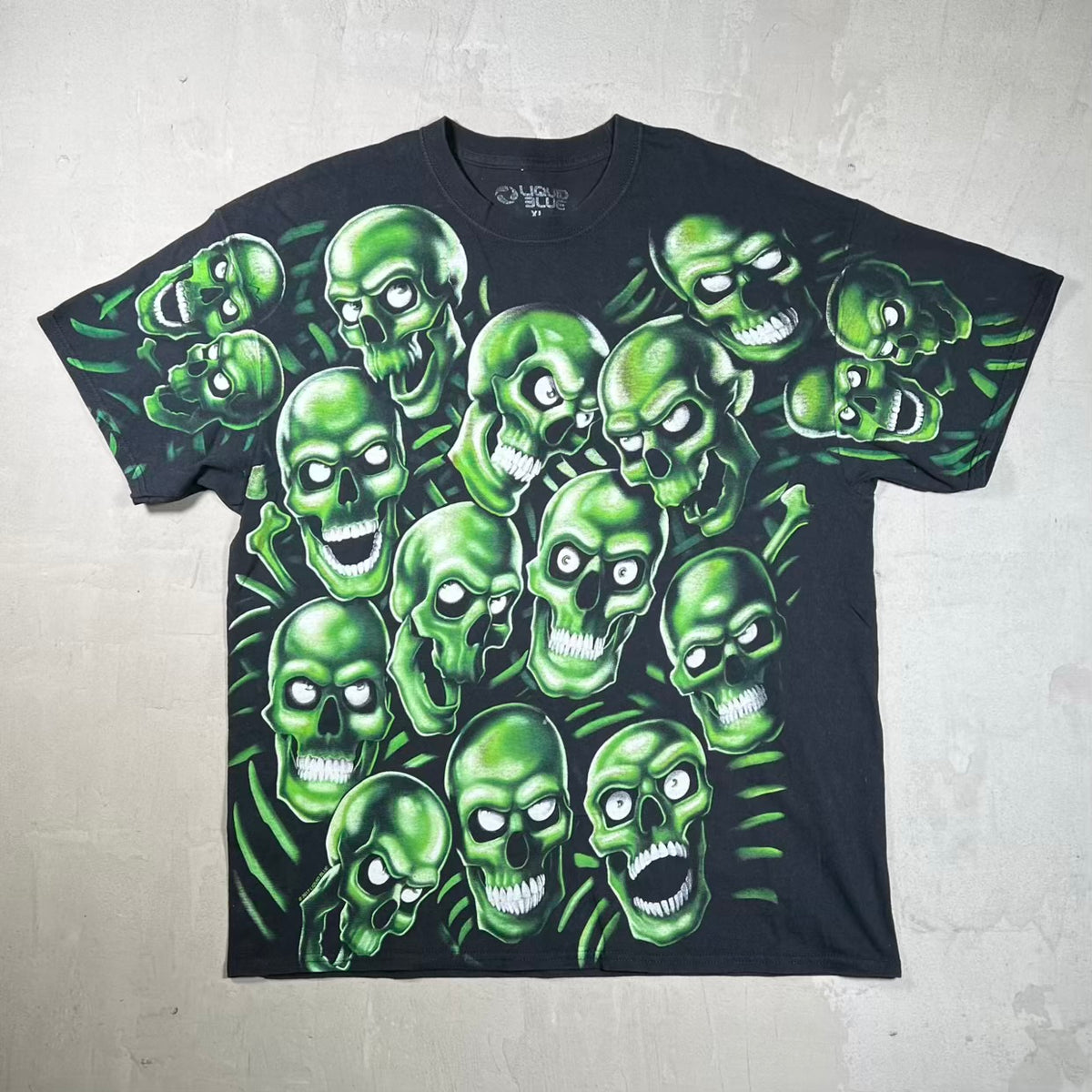 Liquid Blue Green Skulls AOP Black Tee Size XL USED v20375