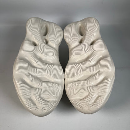 Yeezy Foam RNNR Ararat (2020) Size 9 NEW S21513