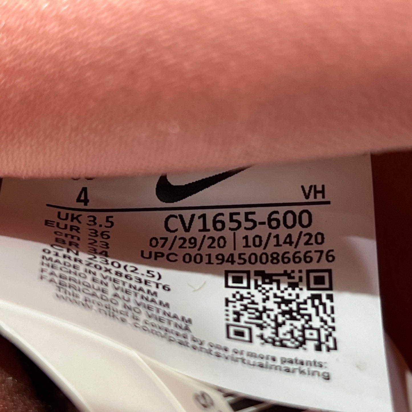Nike SB Dunk Low Pink Pig Size 4 NEW s15176
