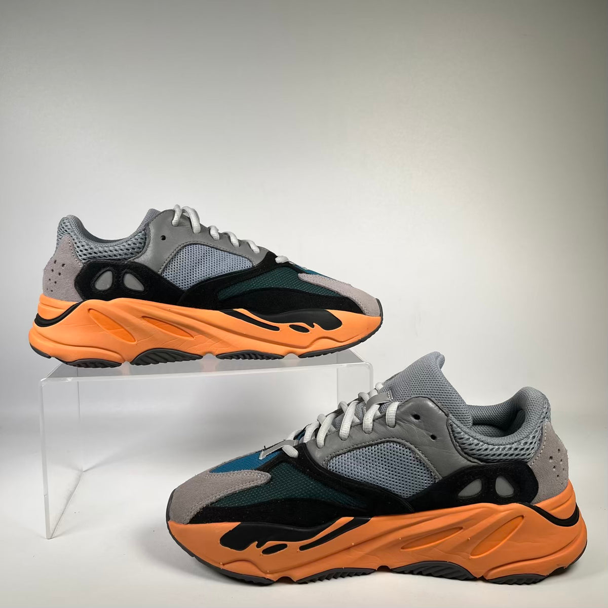 Yeezy Boost 700 Wash Orange (2021) Size 9 USED s23797