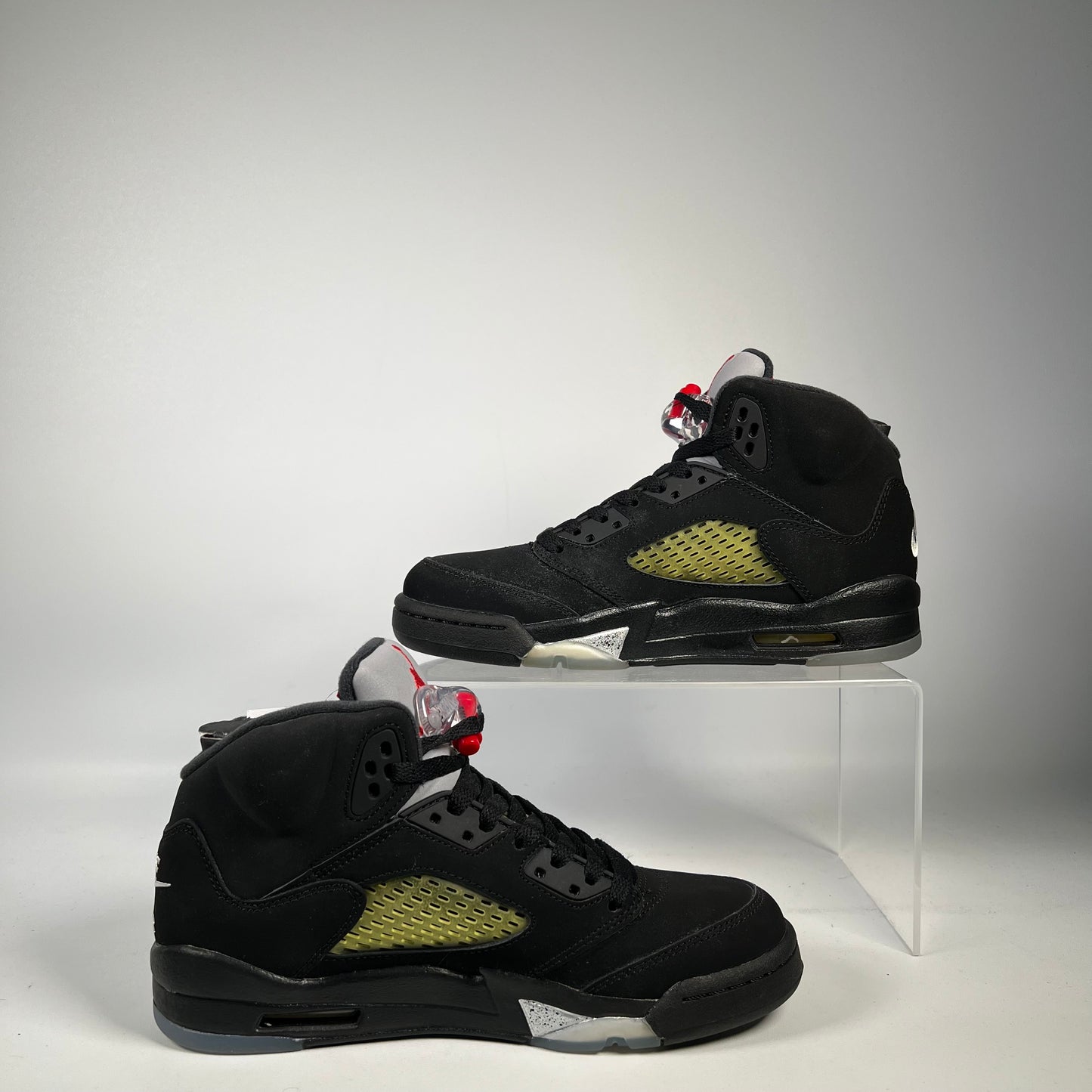 Jordan 5 Black Metallic (2016) Size 5Y USED s17101