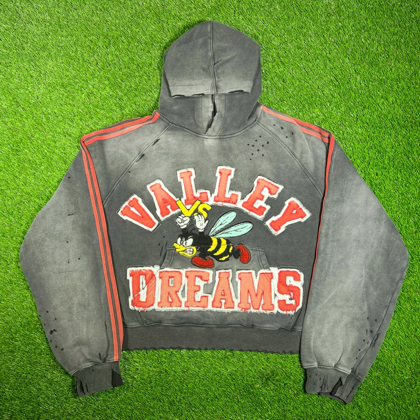 Vale "Valley Dreams" Angry Bee Black Striped Hoodie SIze XXL NEW x15653