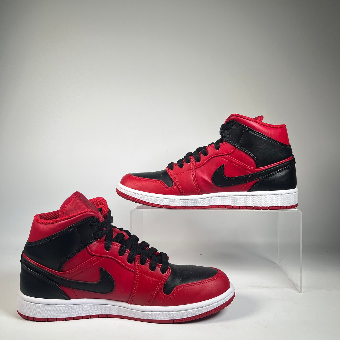 Jordan 1 Mid Reverse Bred (2021) Size 8.5 USED s21411
