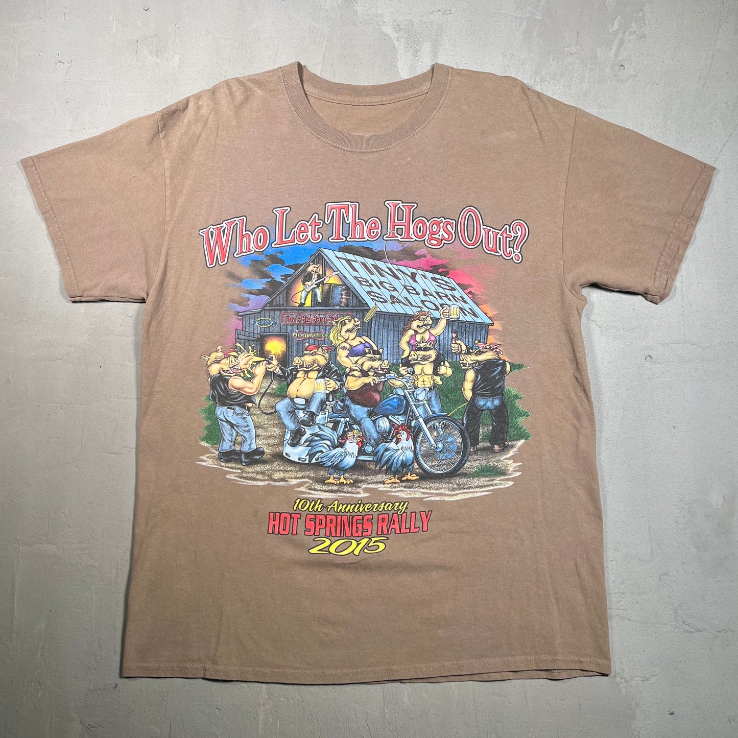 2015 "Who Let the Hogs Out" Brown Bike Rally Tee Size XL USED v18952