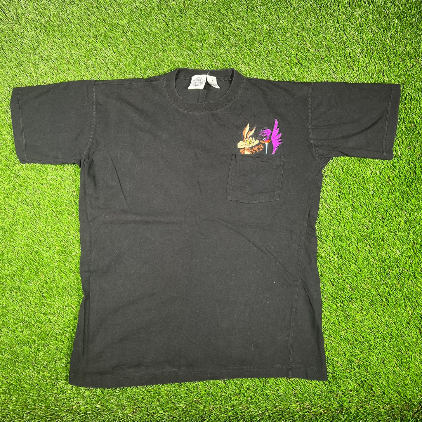 1990s Wile E. Coyote/Road Runner Black Pocket Tee Size Medium USED v17475