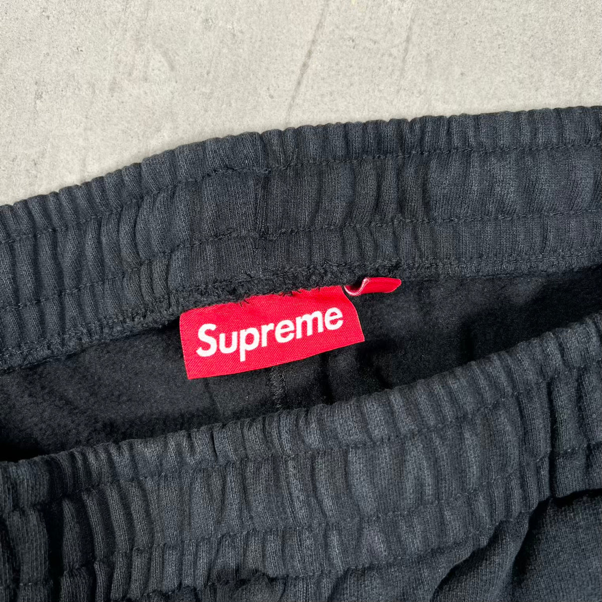 Supreme Washed Blue Logo Black Sweatpants (2026) Size Small NEW x18767