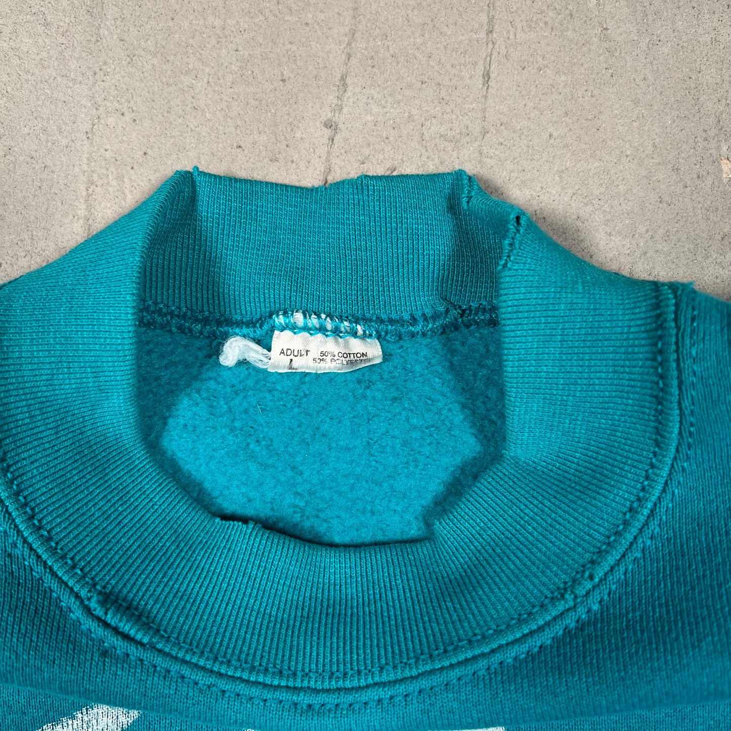 2Pac I get a round crewneck teal Size Medium USED v12442