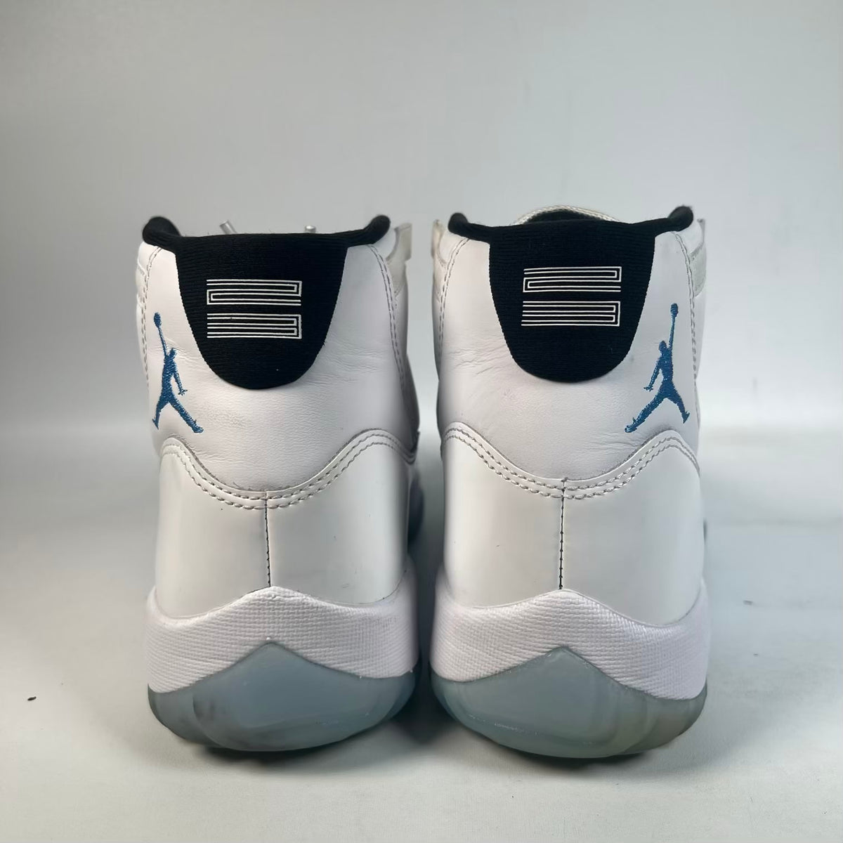 Jordan 11 Legend Blue (2024) Size 9 USED s23641