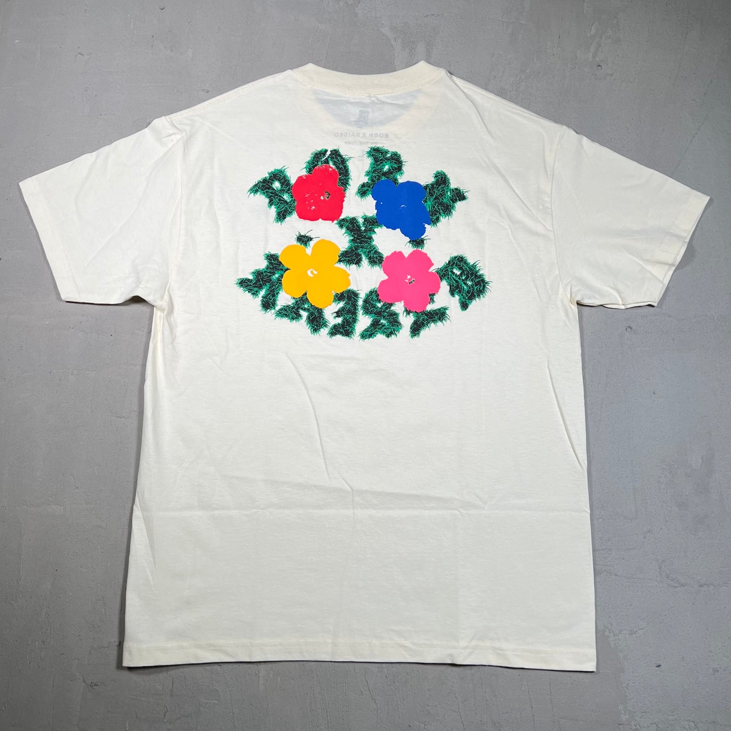 Born and Raised On The Turf Cream Tee Size Large USED x17525