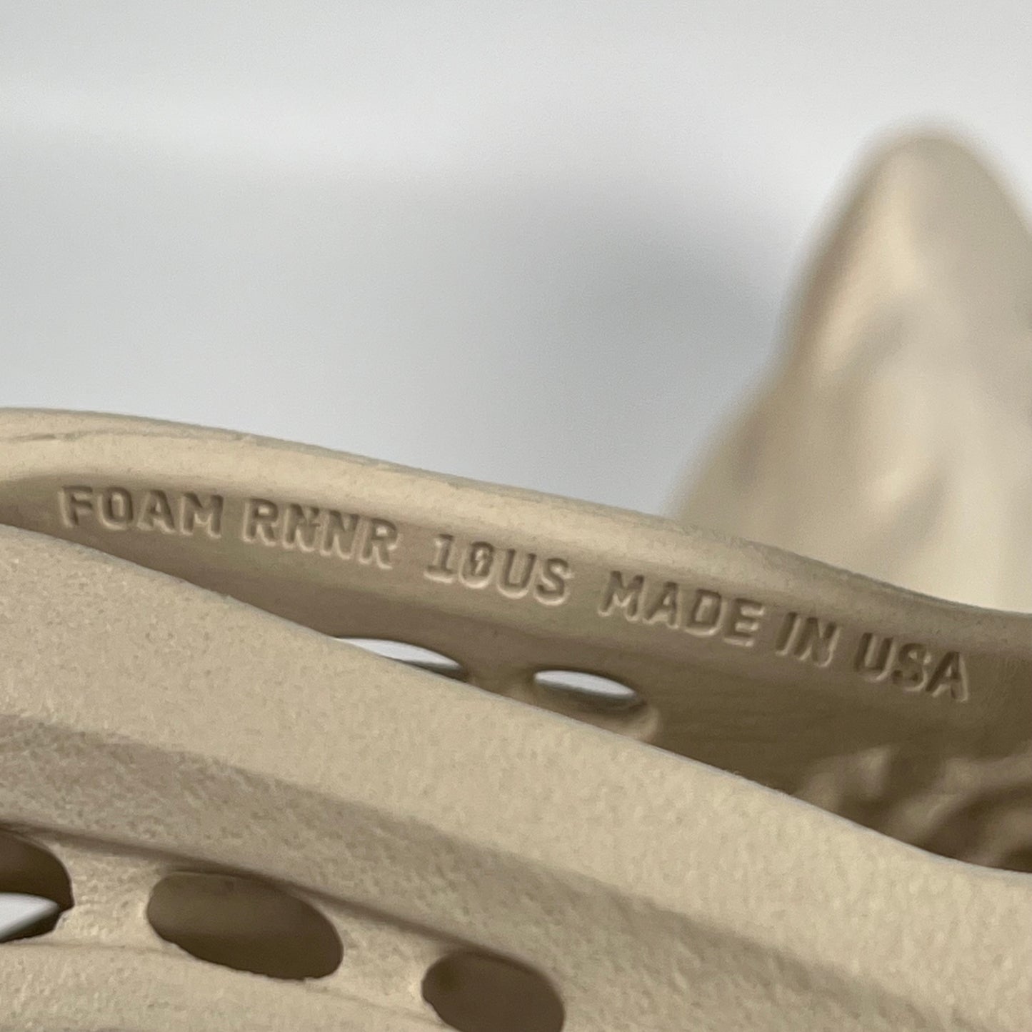 Yeezy Foam Runner Sand (2021) Size 10 USED s18773