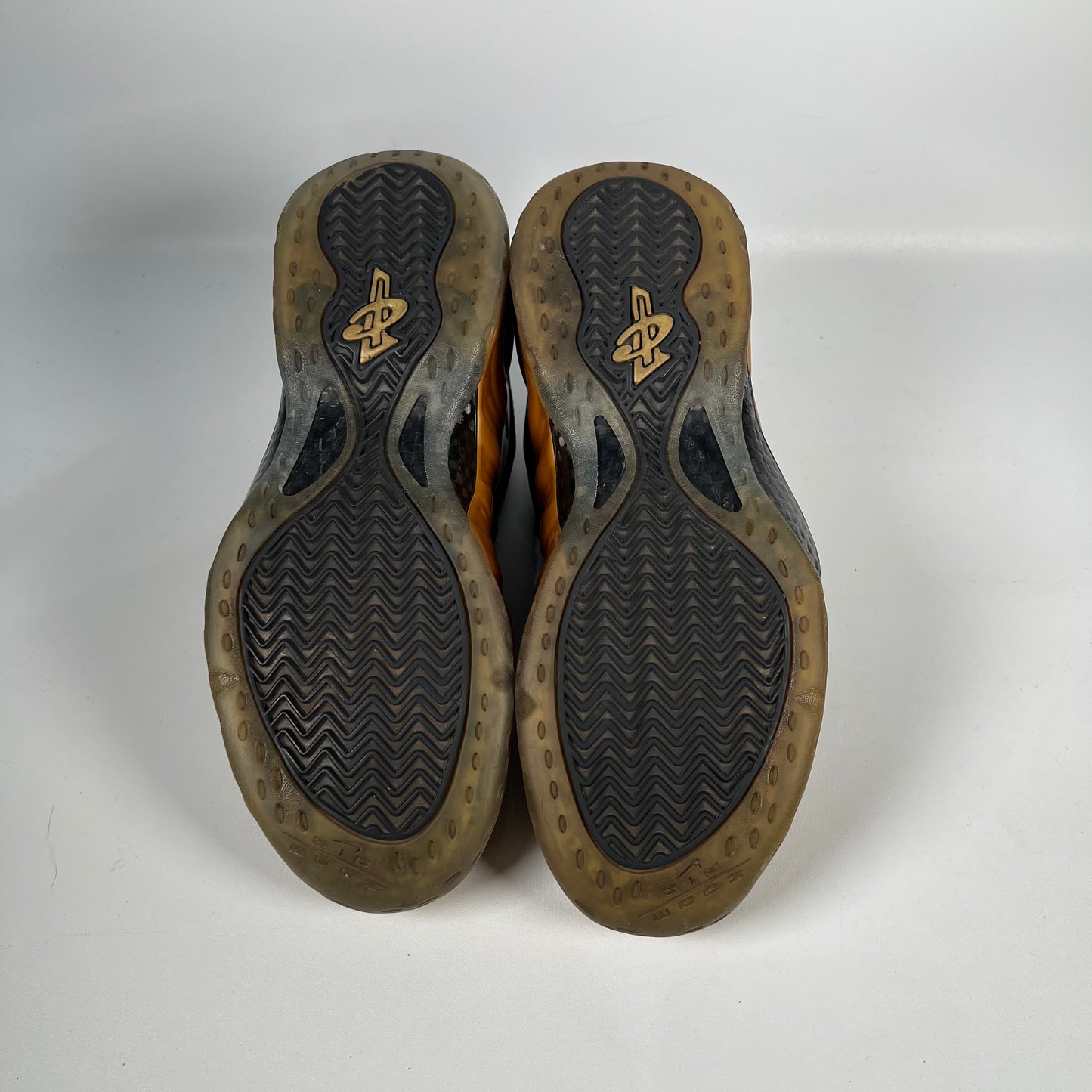 Nike Air Foamposite One Metallic Gold (2015) Size 8 USED s18495