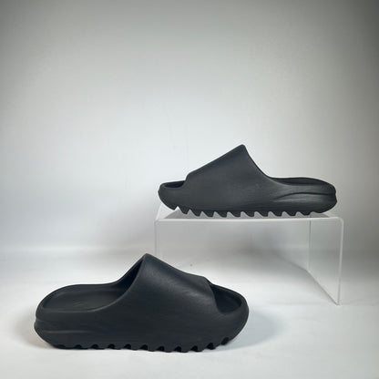 Yeezy Slide Onyx (2022) Size 5 USED s22201