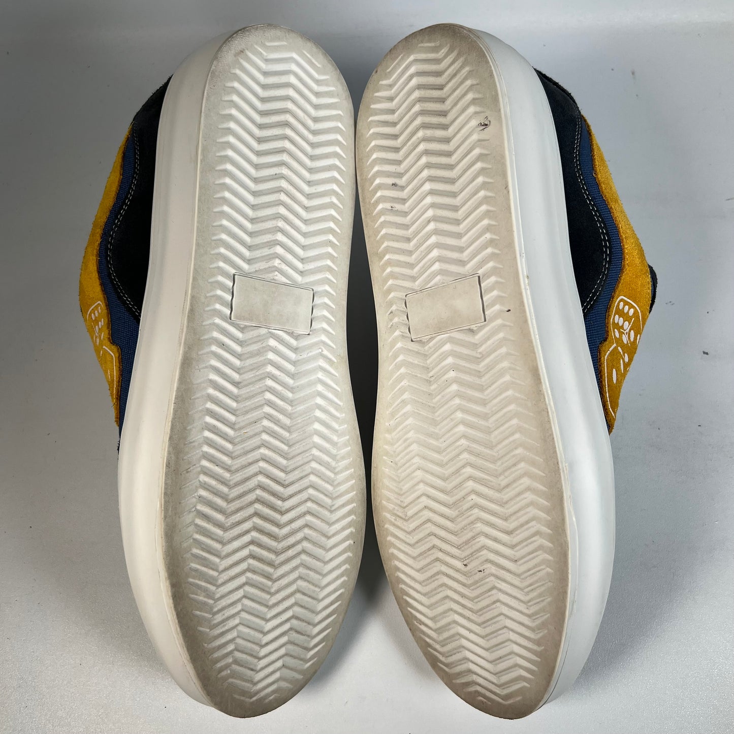 High Rollers 777 Blue Yellow Dice Shoe Size 10 USED s22173
