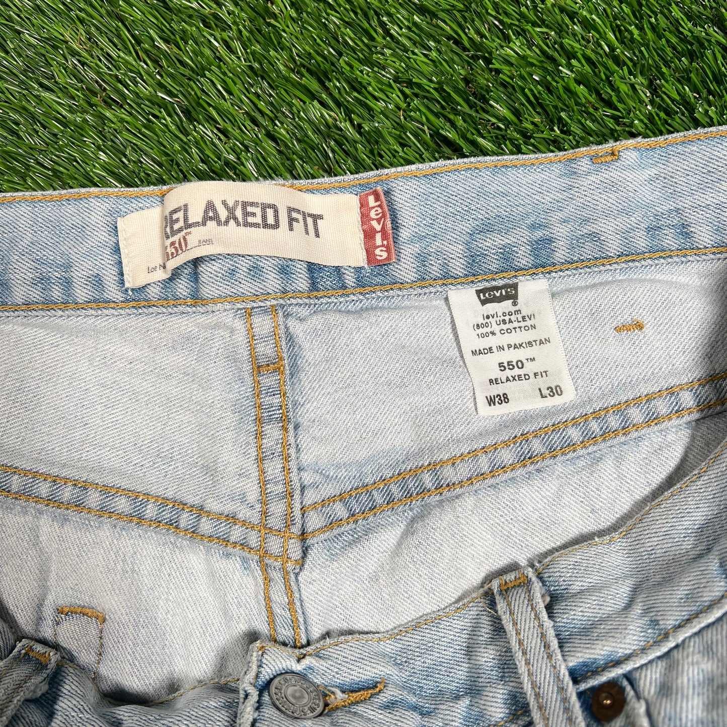 Y2K Levi 550 Light Wash Blue Denim Size 38 USED v17956