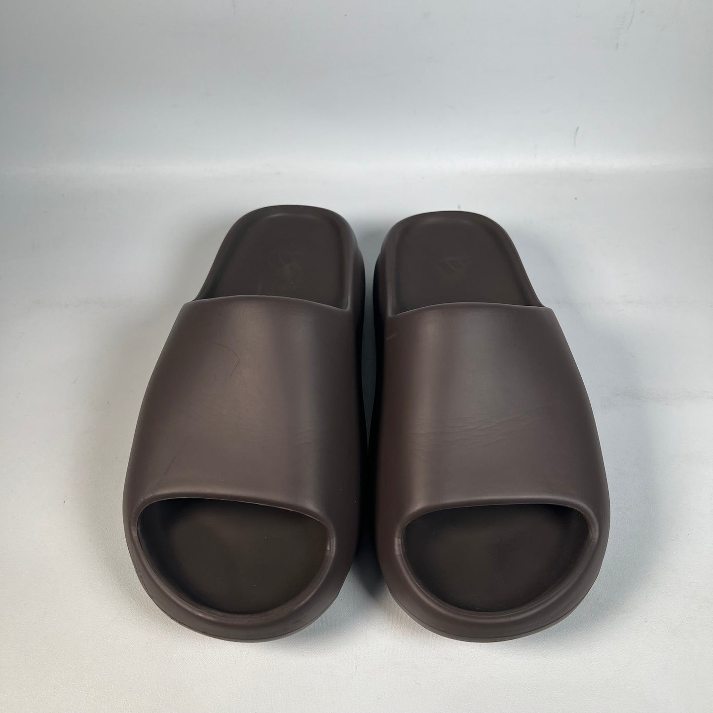 Yeezy Slide Soot (2020) Size 11 USED s22047