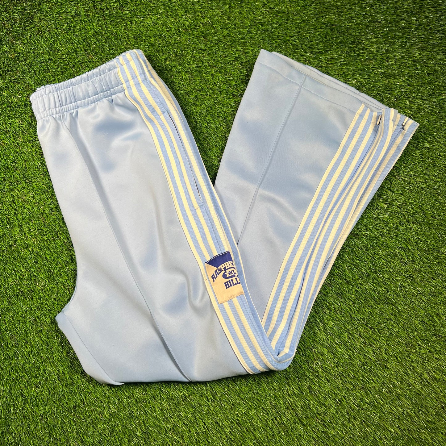GV Gallery Raspberry Hills Light Blue Track Pants Size Medium USED x16403