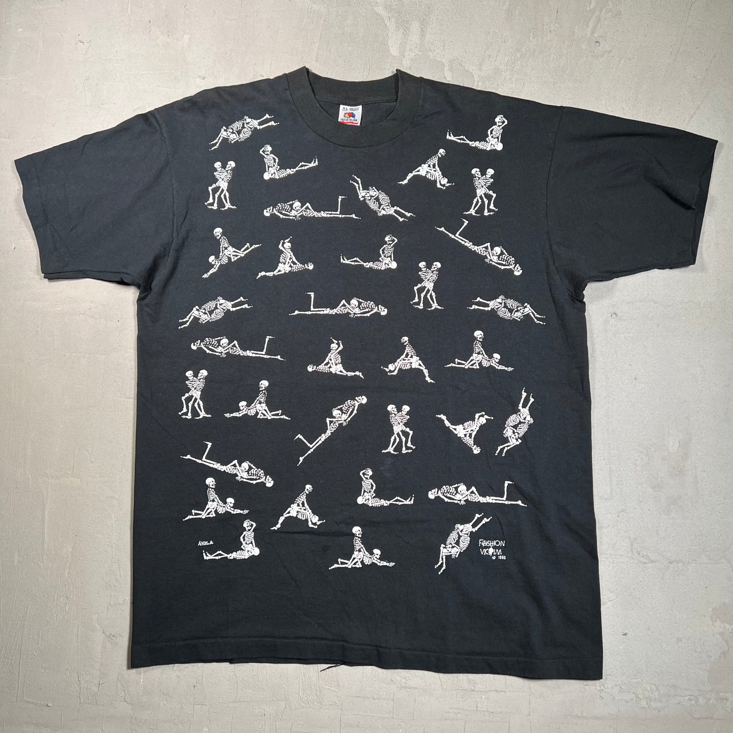 1990s Skeleton Kama Sutra Black Tee Size XL USED v19443