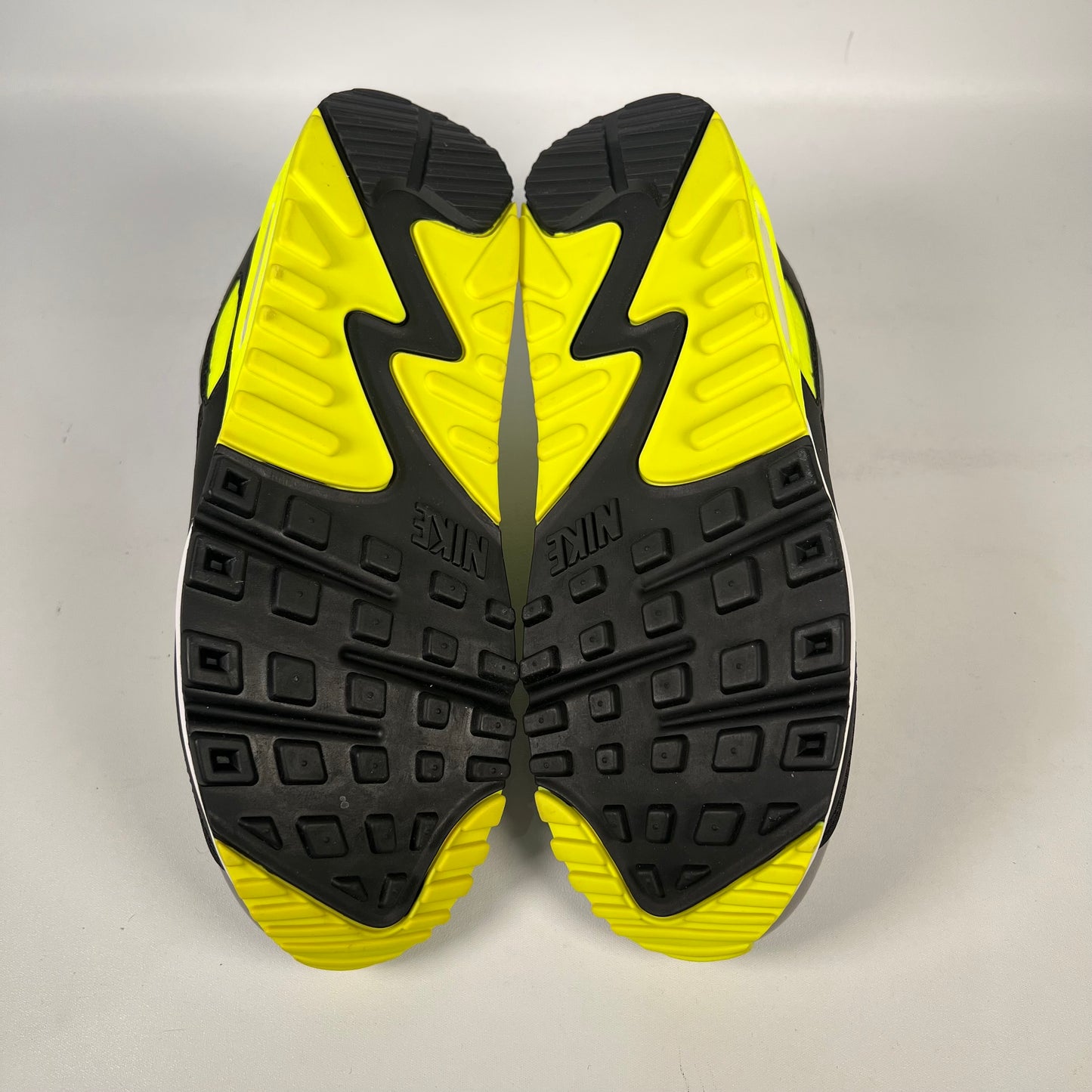 Nike Air Max 90 Volt (2020) Size 8.5 NEW s20801