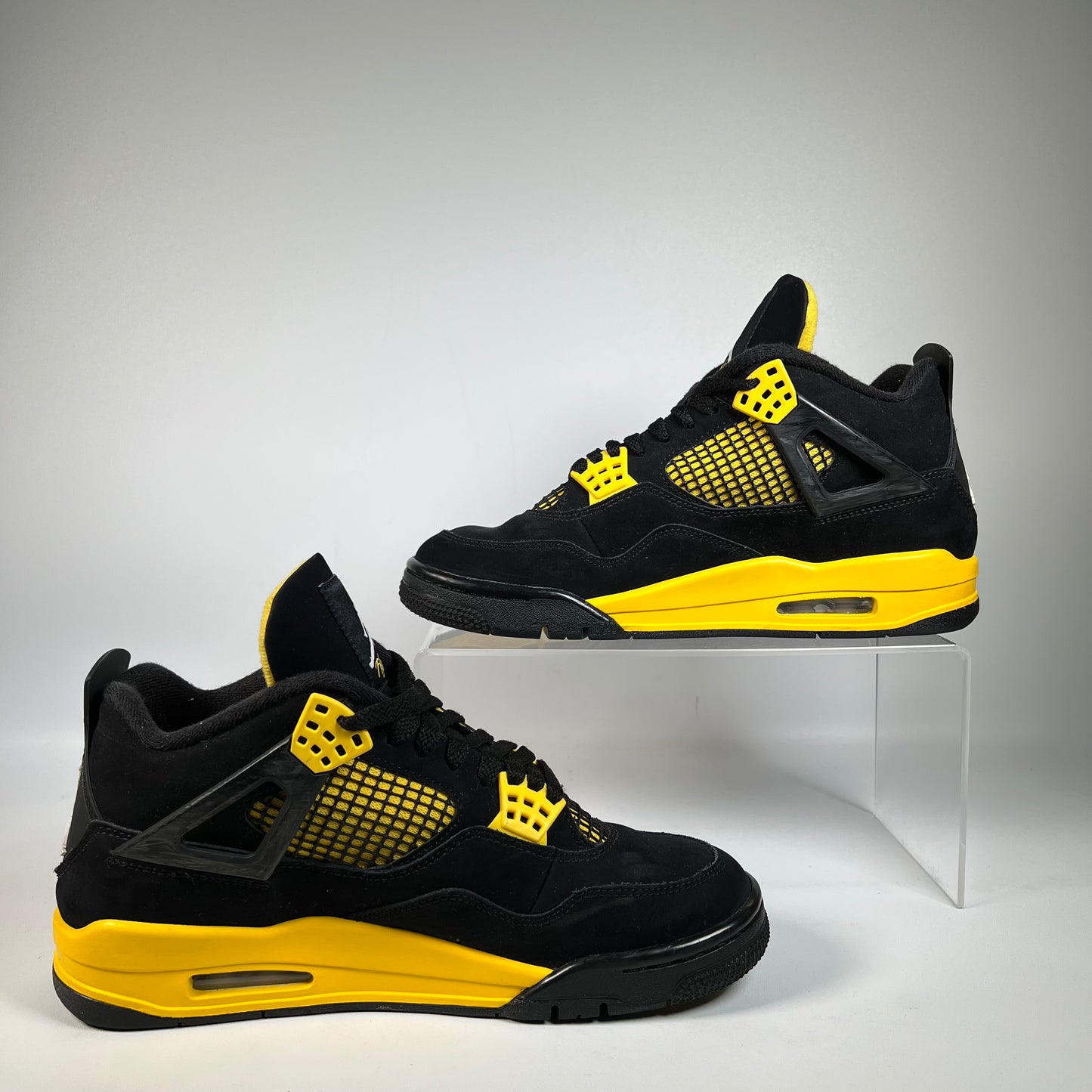 Jordan 4 Thunder (2023) Size 8.5 USED s21834