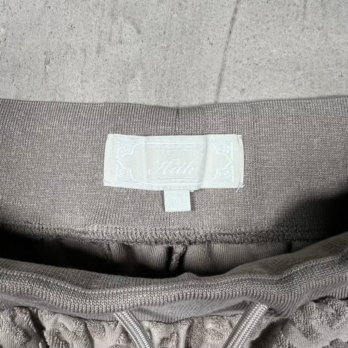 Kith Repeat Logo Stone Terry Shorts Size Medium USED x18669