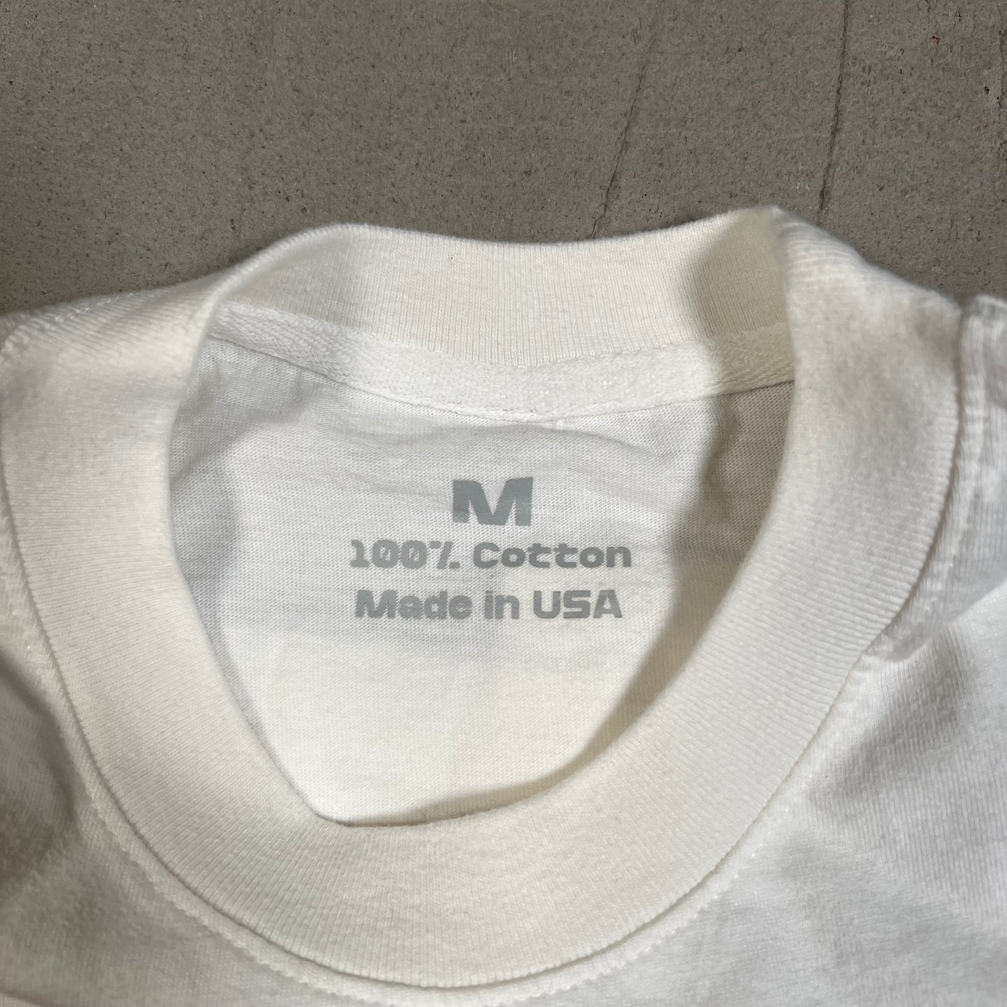 Britney Spears Blowing Bubblegum White Tee Size Medium USED x17644