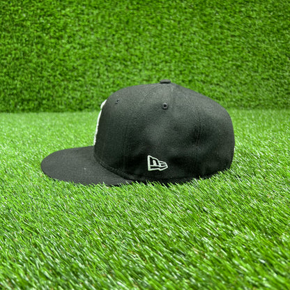 New Era Chicago White Sox Black Fitted Size 7 1/8 USED v17374