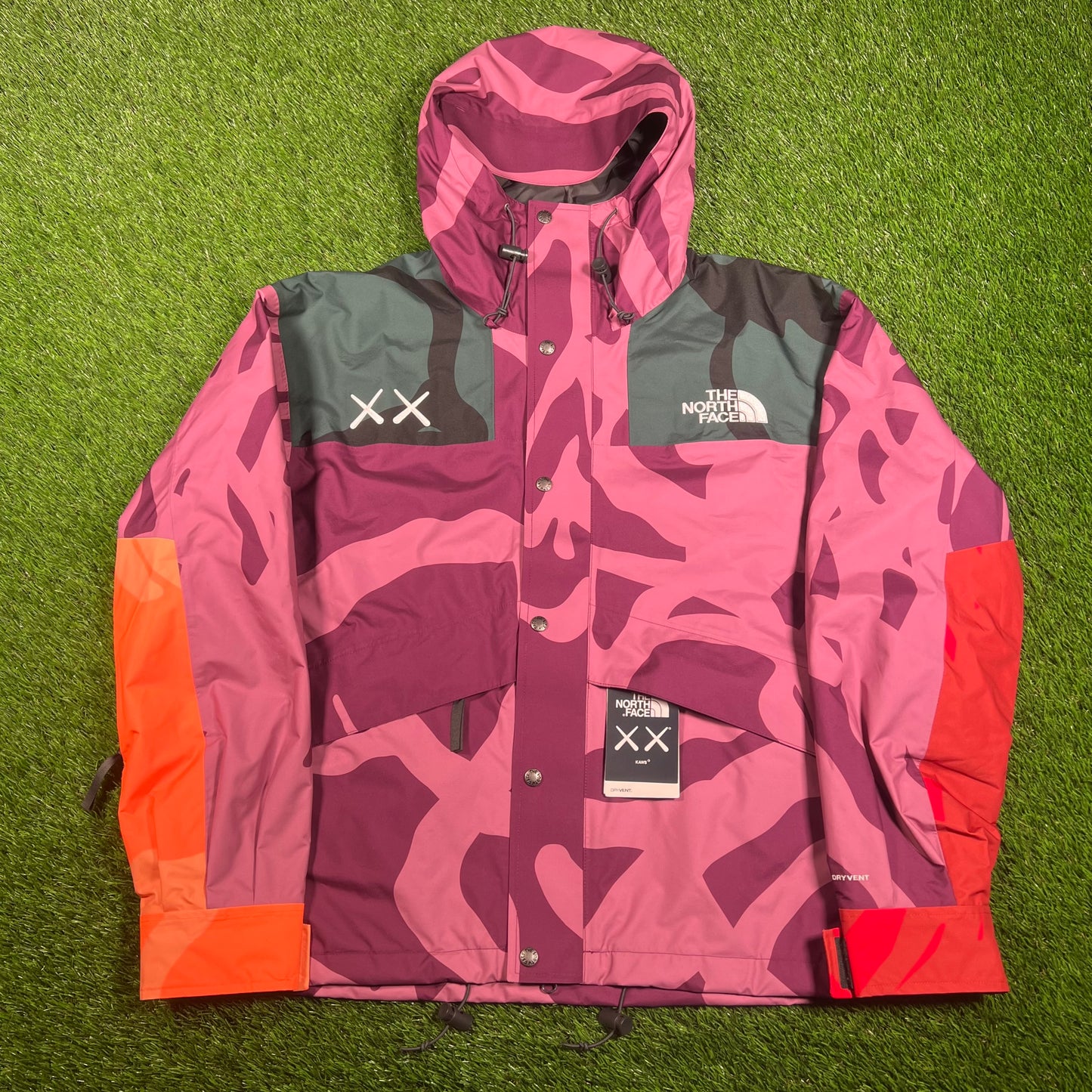 North Face Kaws Mountain Jacket Pamplona Purple 86 Print Size Medium NEW x15678
