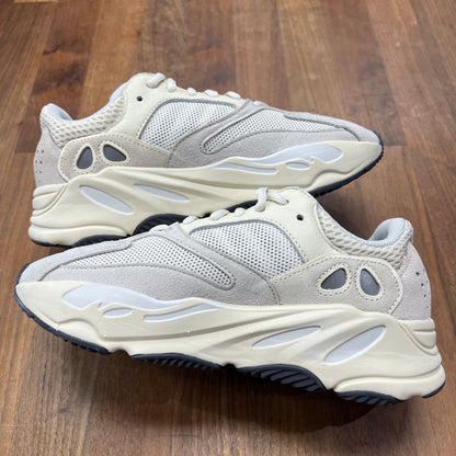 Yeezy 700 Analog Size 5.5 NEW s17350