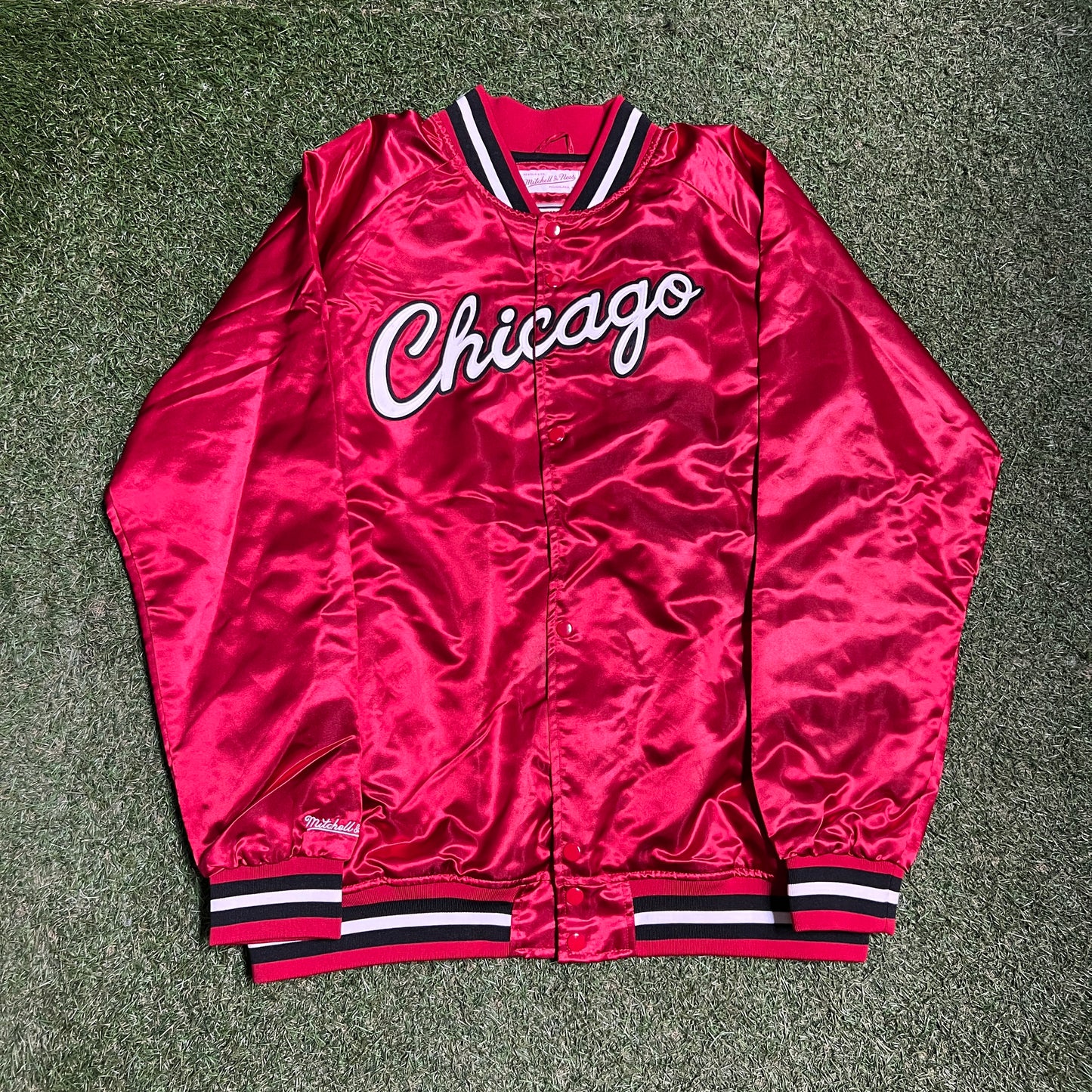 Mitchell and Ness Satin Chicago Bulls Red Jacket Size XXL NEW v16085