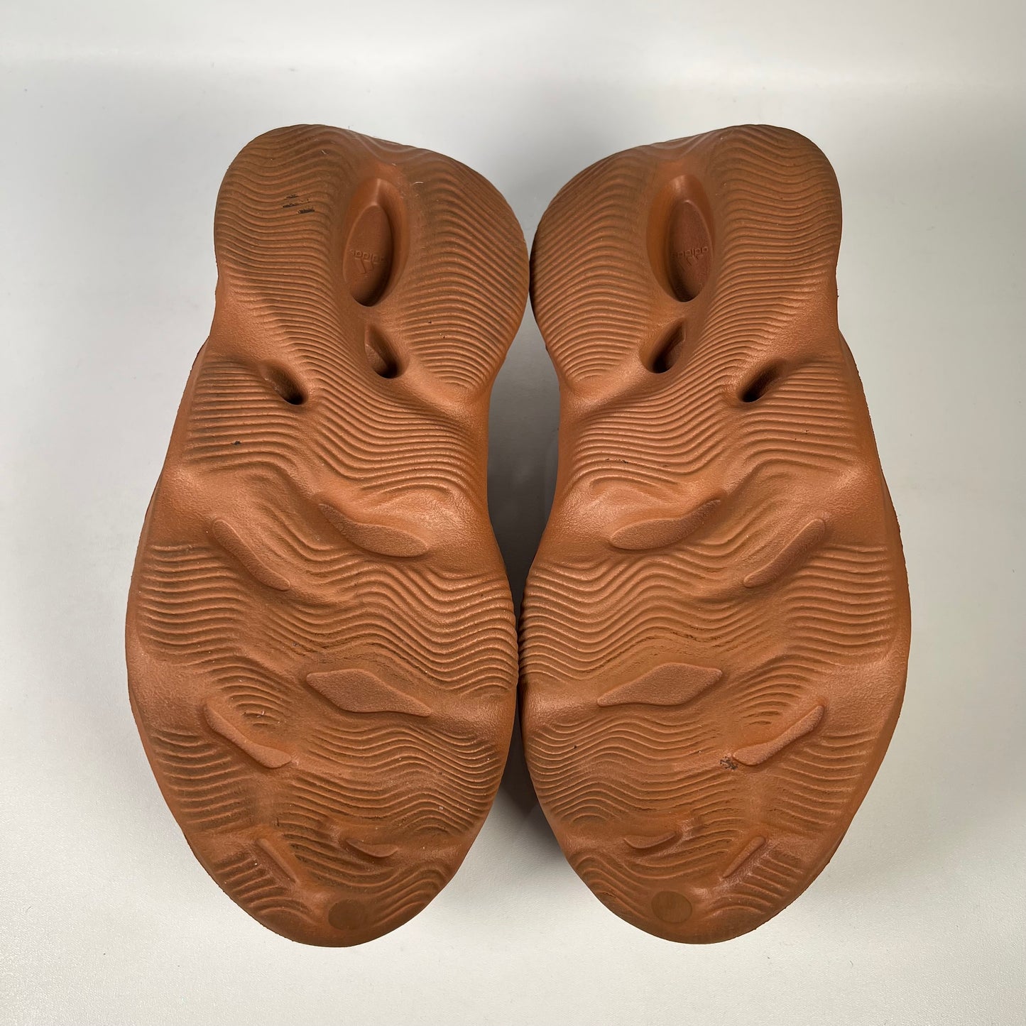 Yeezy Foam Runner Clay Red (2023) Size 9 USED s20063