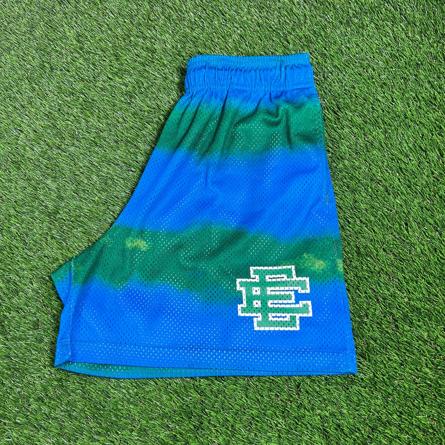Eric Emanuel Blue/Green Tie Dye Green Logo Shorts Size Large USED x14687