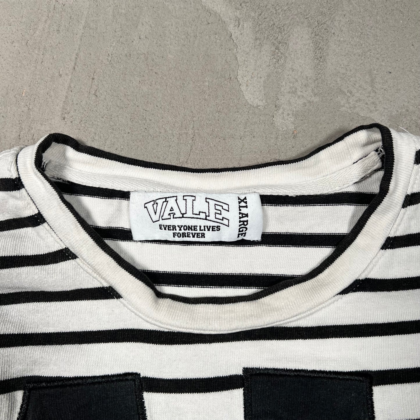 Vale Forever Stripe Emblem White/Black Longsleeve Size XL USED x17589