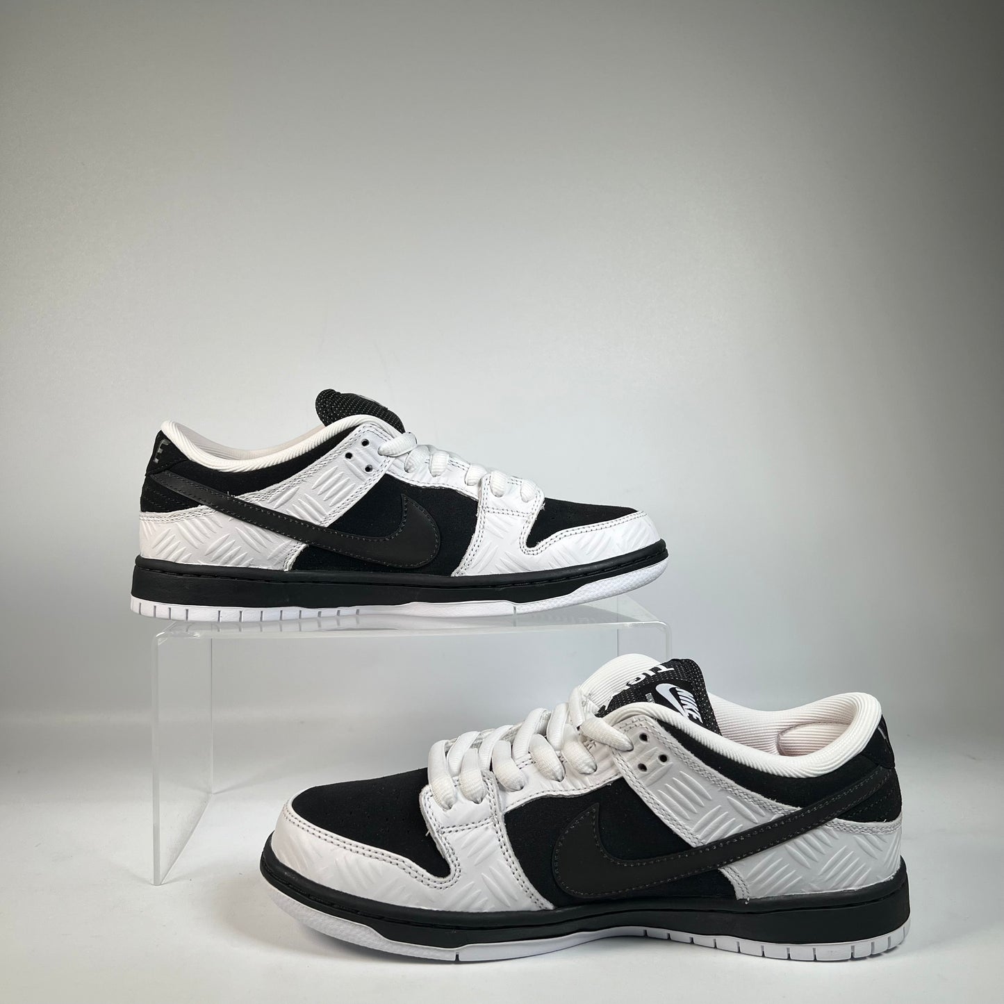 Nike SB Dunk Low TIGHTBOOTH (2023) Size 8.5 NEW s21205