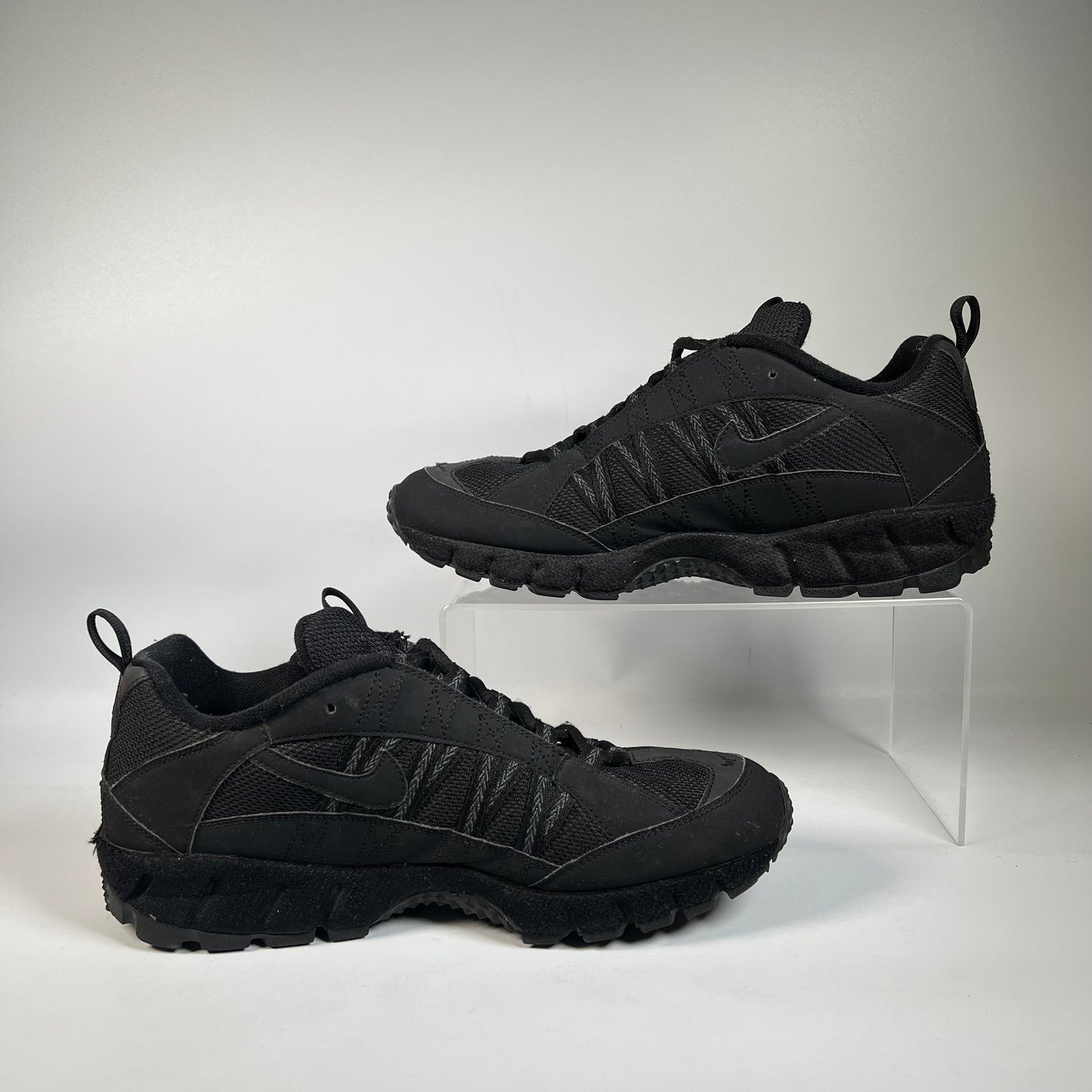 Nike Air Humara 17 Supreme Black (2017) Size 10.5 USED s22098