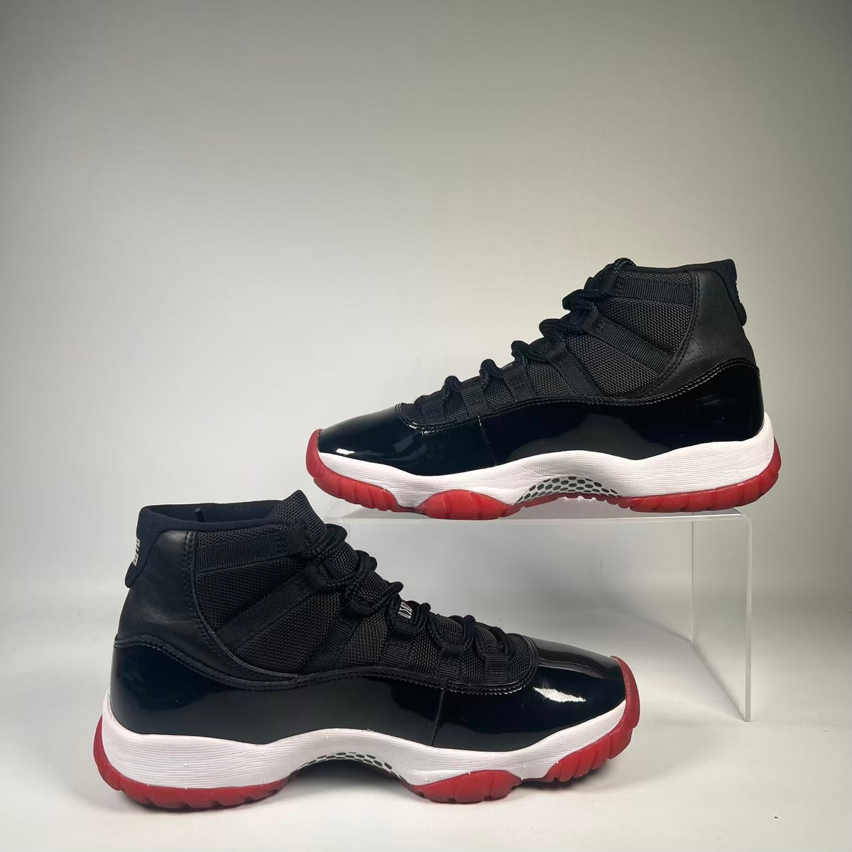 Jordan 11 High Playoffs Bred (2019) Size 8 USED s23722